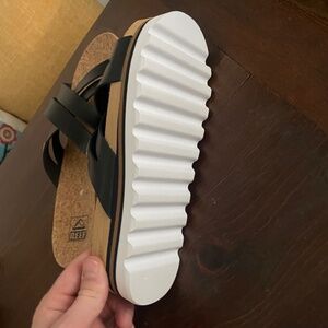 NEW REEF BLACK KAIA CROSSOVER CUSHIONED SANDALS OPEN TOES SZ 8